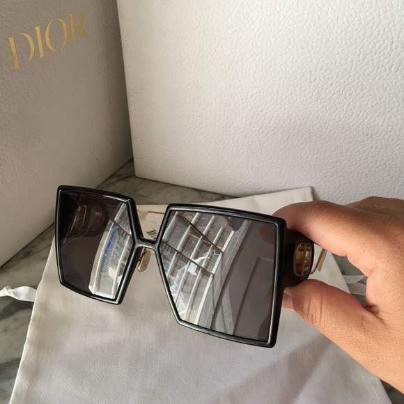 Dior 30 Montaigne Sunglass black/Gold - Picture 2 of 11